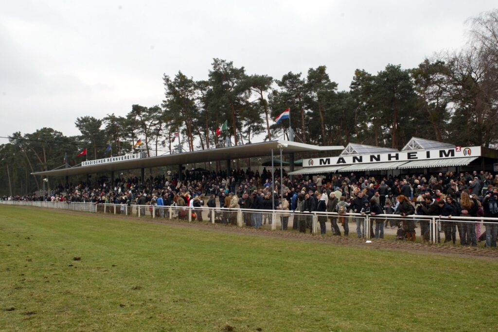 Tribüne der Waldrennbahn Mannheim-Seckenheim