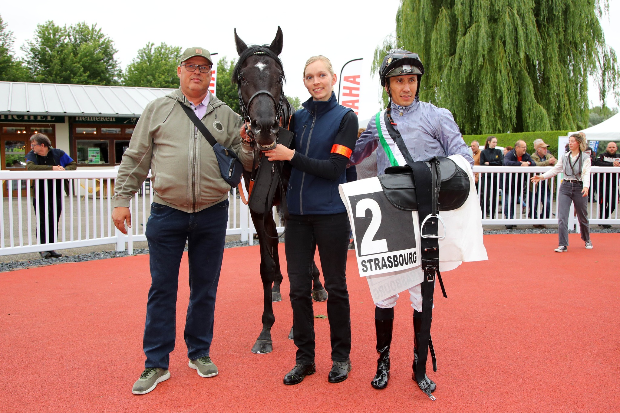 Es sind zwei Comebacks, auf die die Galopp-Fans lange gewartet haben: Am...