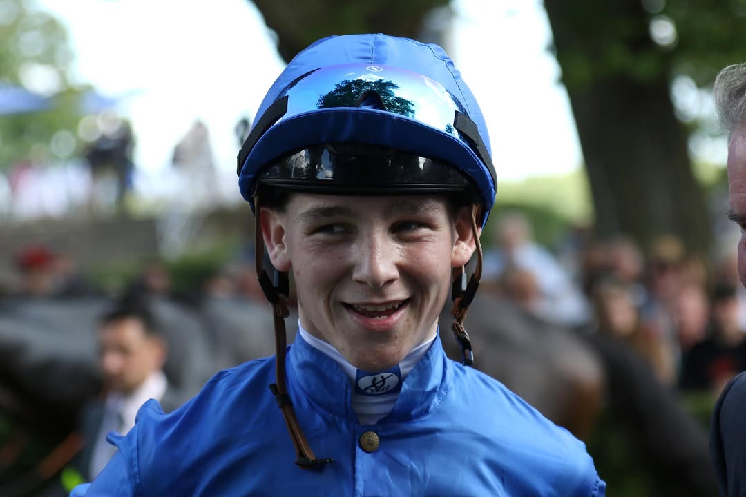 Der 20-jährige Shooting Star der englischen Jockey-Szene kommt am Sonntag nach Baden-Baden-Iffezheim:...