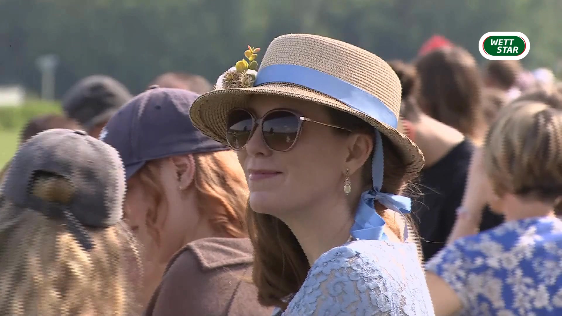Fashion Raceday in Berlin-Hoppegarten 🤩 Bei bestem Wetter wurde es auf der...